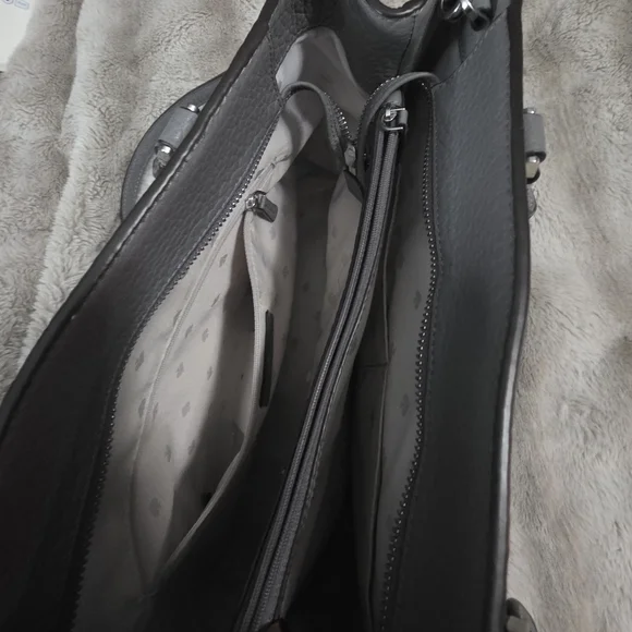 Kate Spade's Pebbled Leather Mulberry Tote/ Crossbody/Shoulder Bag In Grey. - Picture 13 of 16